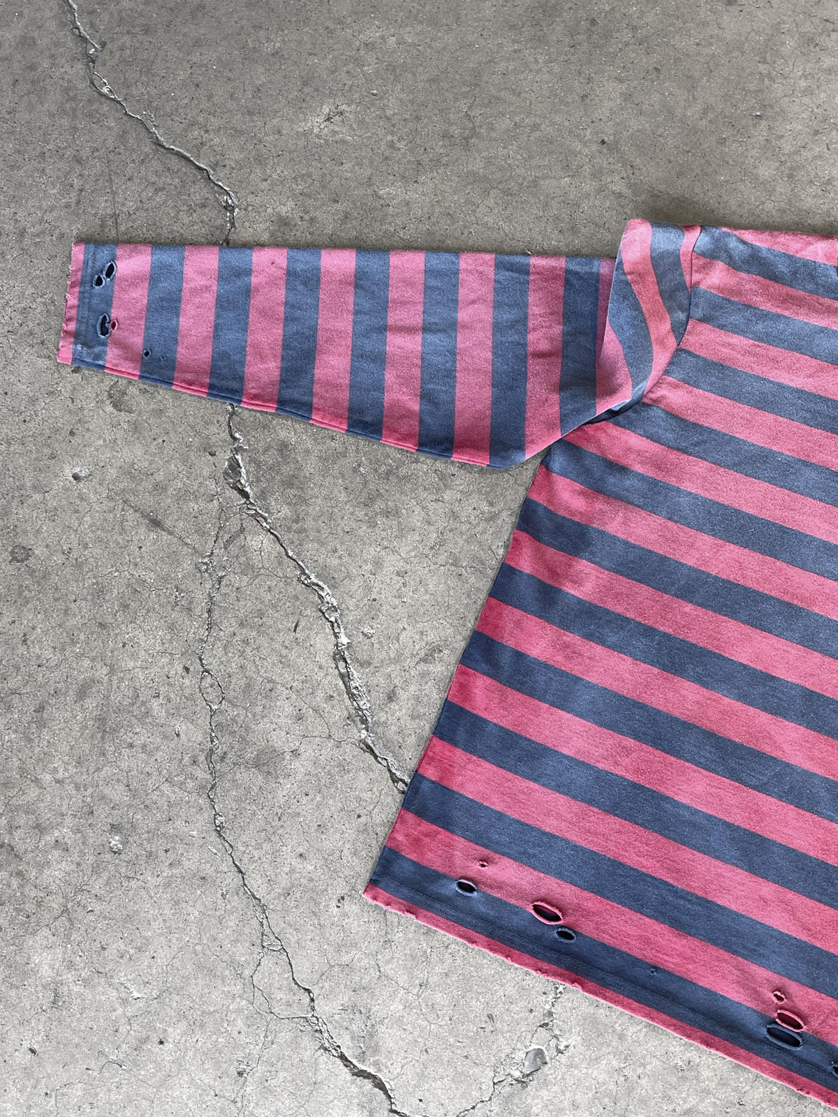 FREDDY - DISTRESSED LONGSLEEVE T-SHIRT